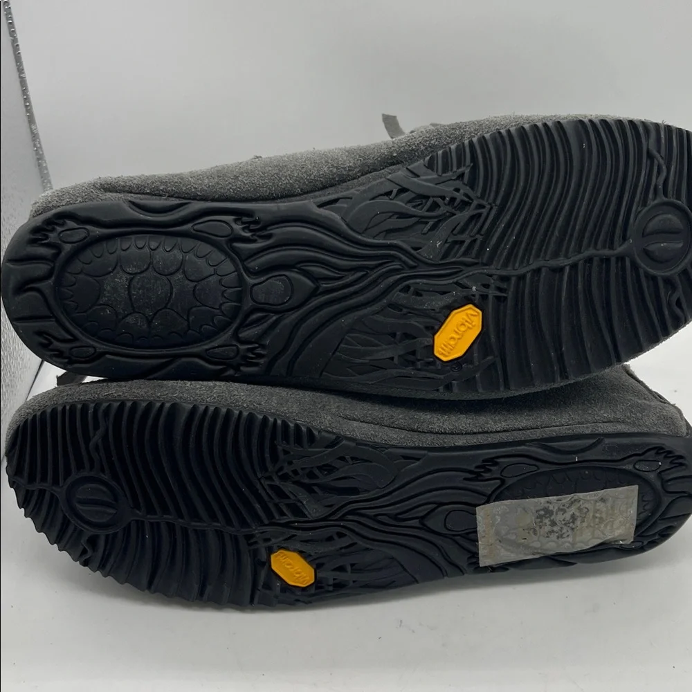 Manitobah Mukluks Boots Leather Proudly Indigenous Grey Size 9 Vibram Sole - Picture 7 of 8